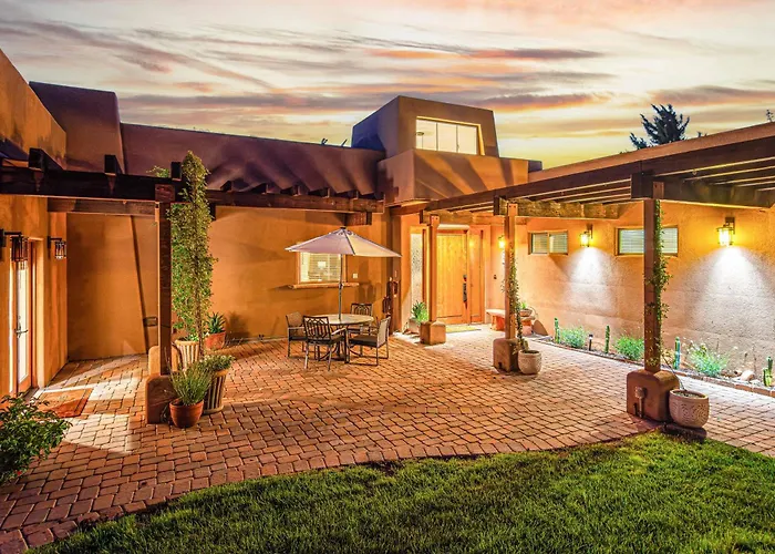 Luxury With 75' Lap Pool, Hot Tub & Breathtaking Vortex Views Hébergement de vacances