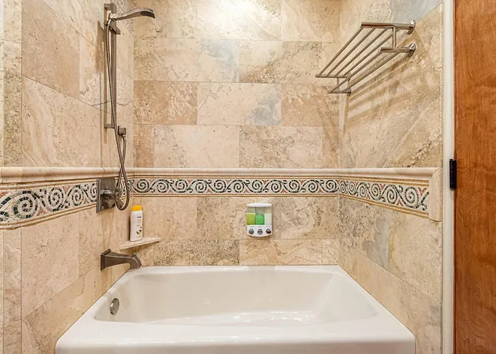 Luxury With 75' Lap Pool, Hot Tub & Breathtaking Vortex Views *