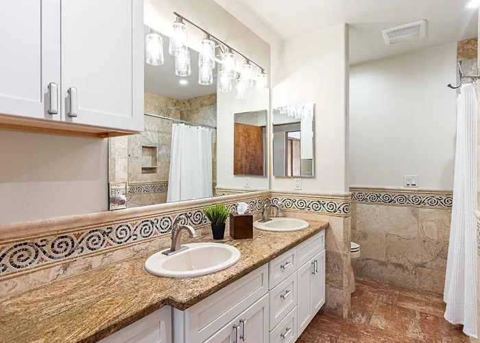 Luxury With 75' Lap Pool, Hot Tub & Breathtaking Vortex Views Hébergement de vacances *