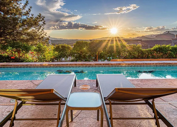 Luxury With 75' Lap Pool, Hot Tub & Breathtaking Vortex Views Hébergement de vacances *