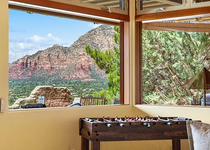 Hébergement de vacances Luxury With 75' Lap Pool, Hot Tub & Breathtaking Vortex Views *