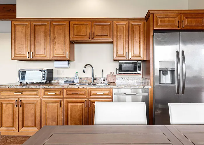 Luxury With 75' Lap Pool, Hot Tub & Breathtaking Vortex Views *