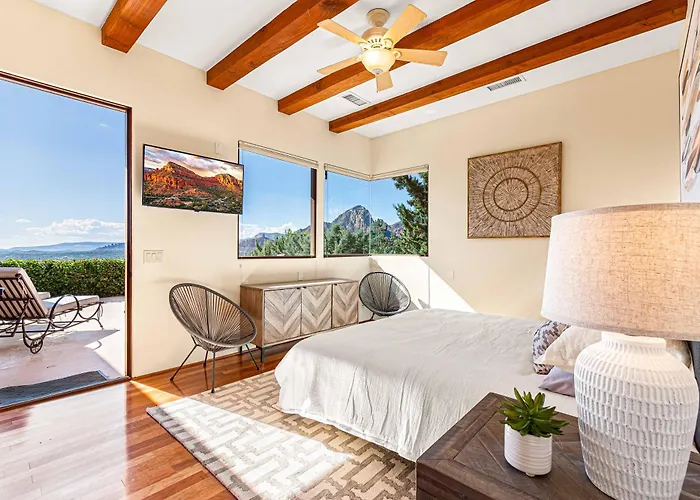 Luxury With 75' Lap Pool, Hot Tub & Breathtaking Vortex Views Hébergement de vacances