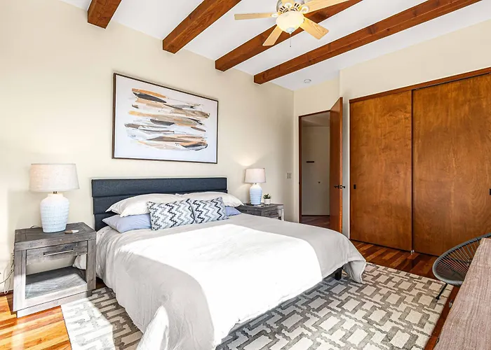 Luxury With 75' Lap Pool, Hot Tub & Breathtaking Vortex Views Hébergement de vacances