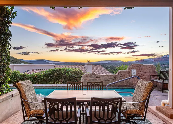 Luxury With 75' Lap Pool, Hot Tub & Breathtaking Vortex Views Hébergement de vacances