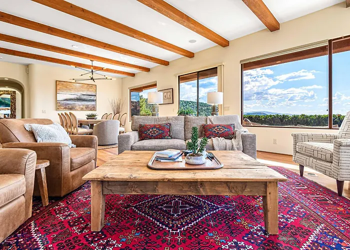 Hébergement de vacances Luxury With 75' Lap Pool, Hot Tub & Breathtaking Vortex Views