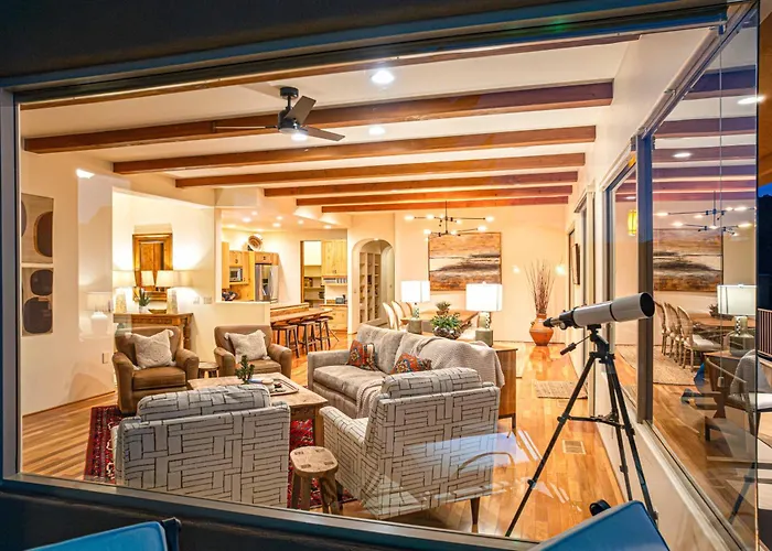Luxury With 75' Lap Pool, Hot Tub & Breathtaking Vortex Views Hébergement de vacances